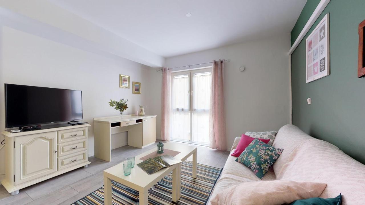 Mirta Deluxe Superior 5 Star Apartment, Your Piece Of Heaven By The Sea & Park, With Sea & Park View Novigrad Istria المظهر الخارجي الصورة