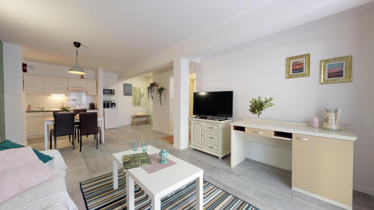 Mirta Deluxe Superior 5 Star Apartment, Your Piece Of Heaven By The Sea & Park, With Sea & Park View Novigrad Istria المظهر الخارجي الصورة